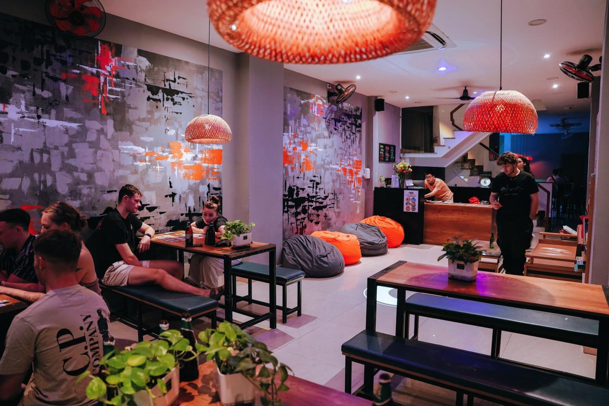 Base Backpackers Hostel โฮจิมินห์ซิตี้ ภายนอก รูปภาพ